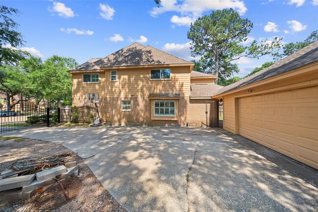 Building Photo - 6923 Mossridge Dr