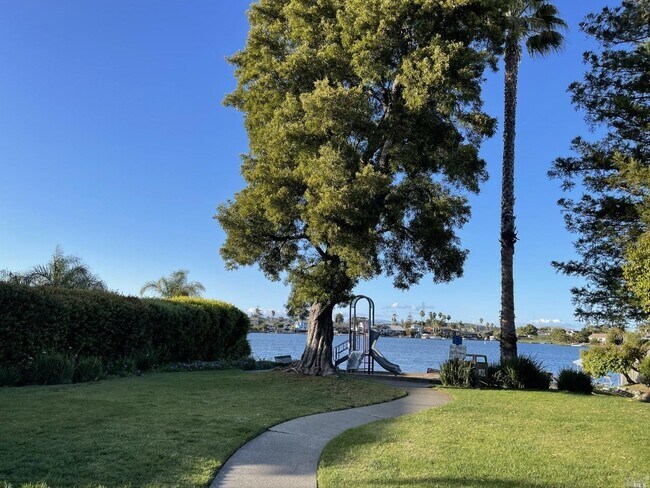 Building Photo - 124 Montego Key