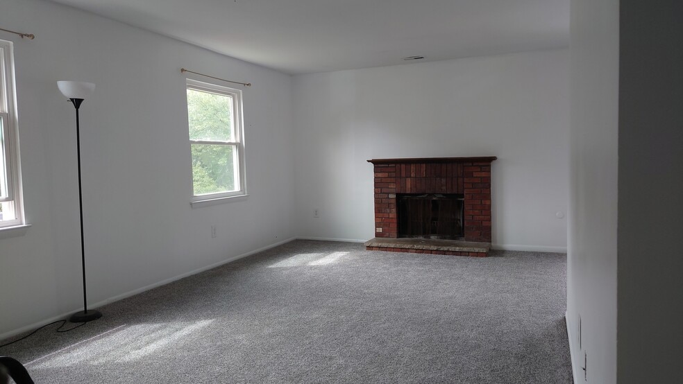 Building Photo - 180B Willow Turn