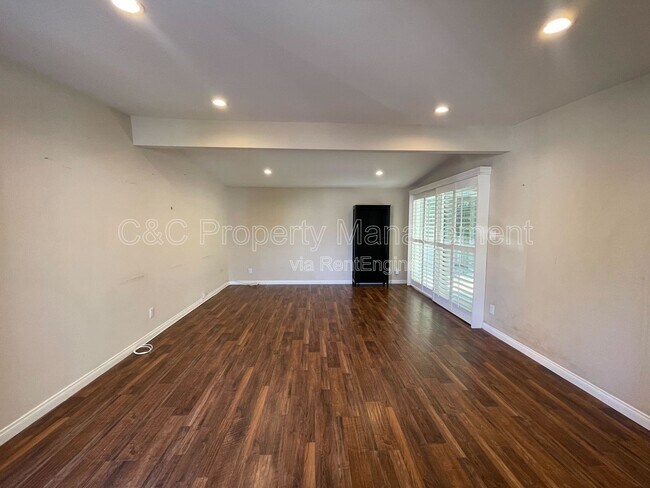 Building Photo - 4774 Mt Cresti Dr