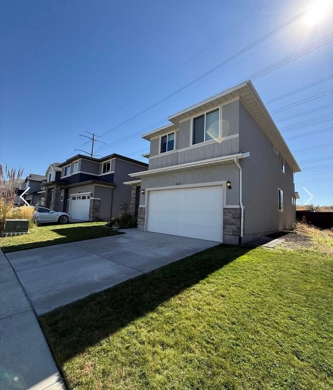Building Photo - Amazing Five Bedroom Home, Bluffdale, 3300...