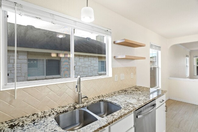 Building Photo - 911 Rustic Cactus