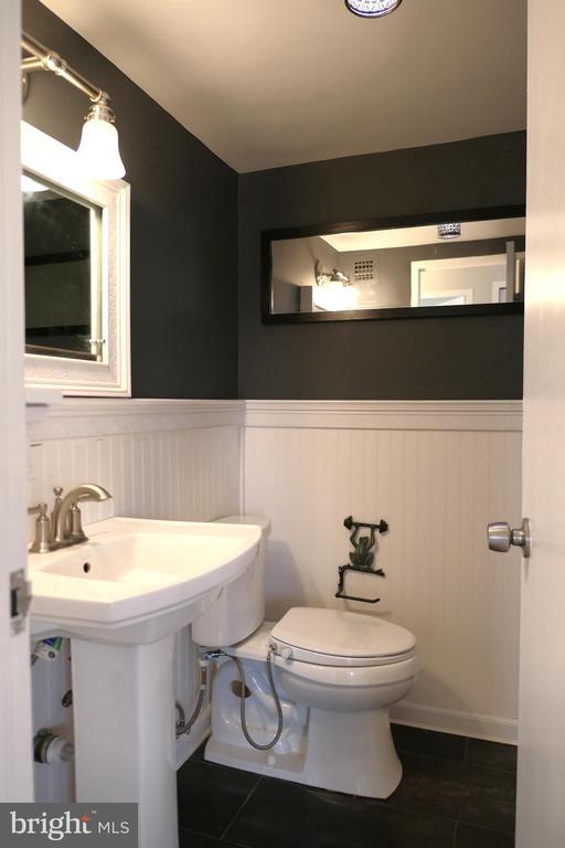 Building Photo - 6631 Wakefield Dr