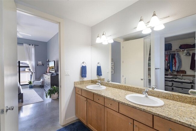 Building Photo - 2525 S Lamar Blvd