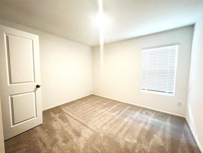 Building Photo - 1499 Twilight Grn Dr