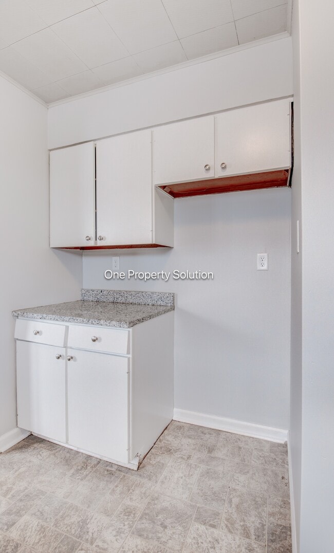 Building Photo - 7005 Broadway