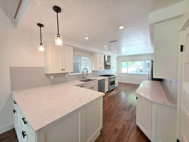 Building Photo - 3310 Manzana St