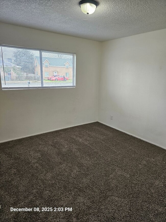 Building Photo - 560 S G St