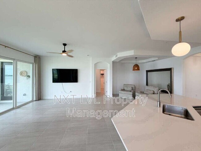 Building Photo - 16570 Ridgeview Cir