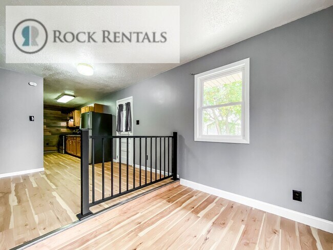 Building Photo - Completely Renovated 1 Bed 1 Bath House