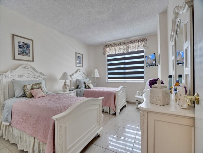 Building Photo - 1980 S Ocean Dr