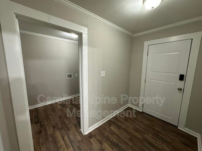 Building Photo - 420 Airline Ext