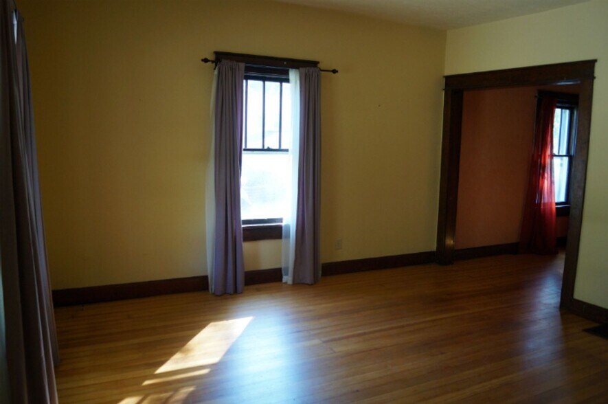 Building Photo - Eleventh St