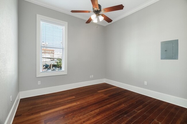 Building Photo - 405 24th St