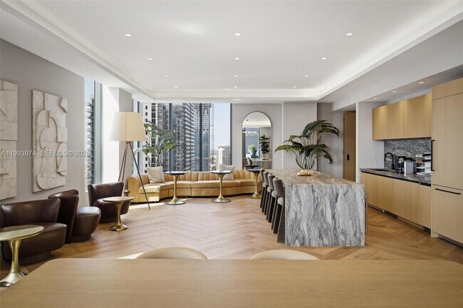 Building Photo - 121 NE 5th St