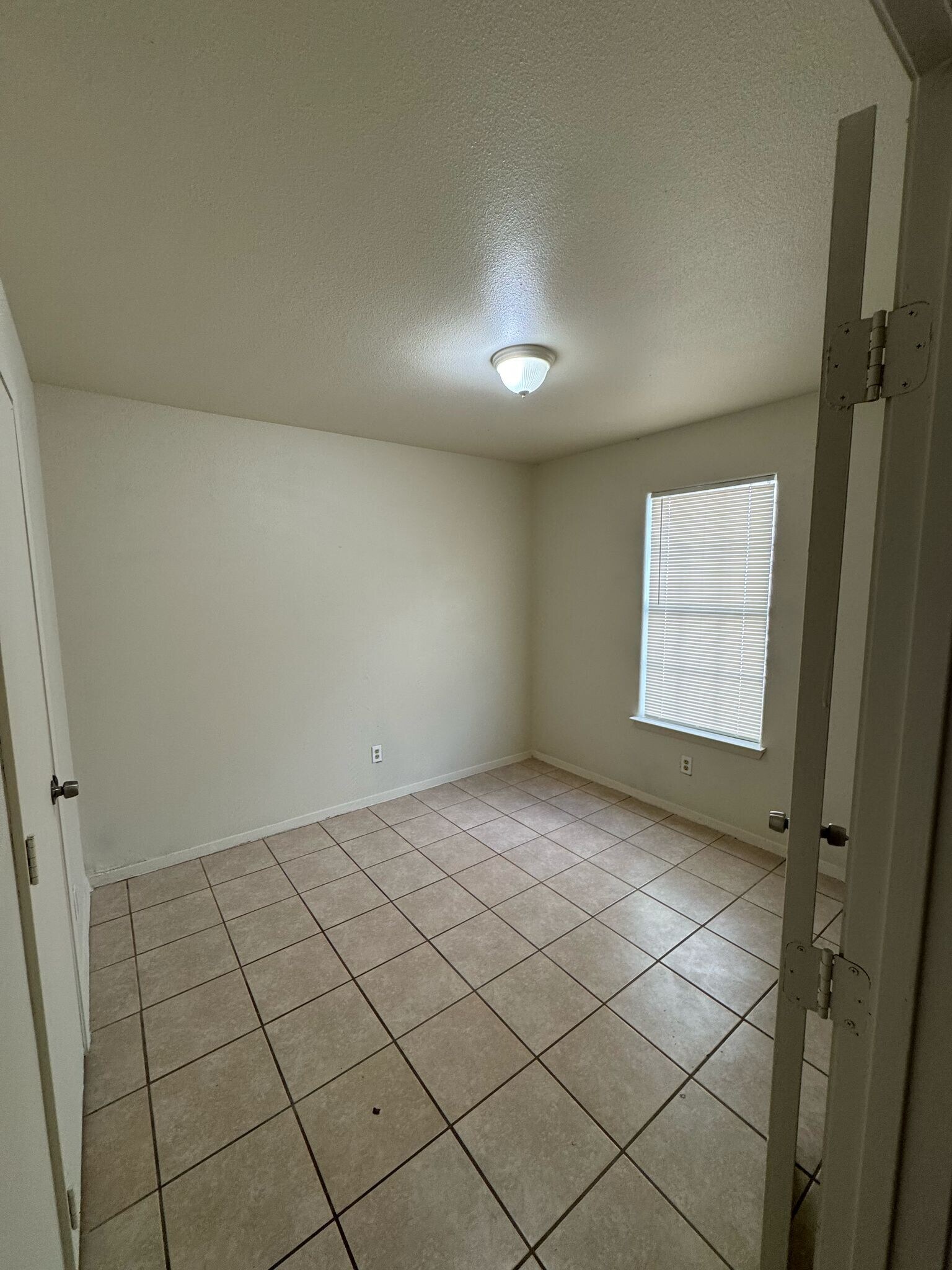 Building Photo - 1405 Donaldson Ave