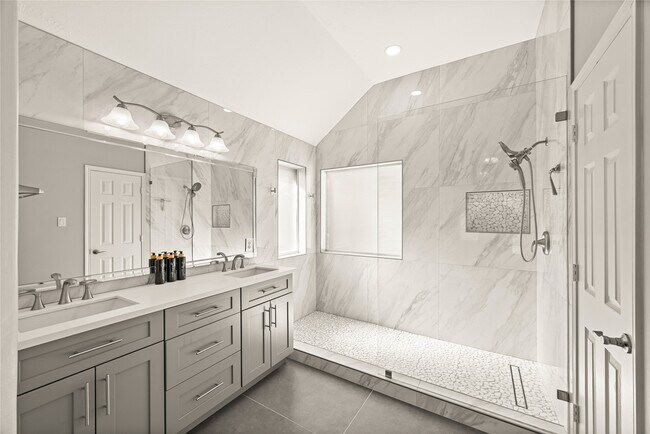 Building Photo - 1330 Leigh Gdns Dr