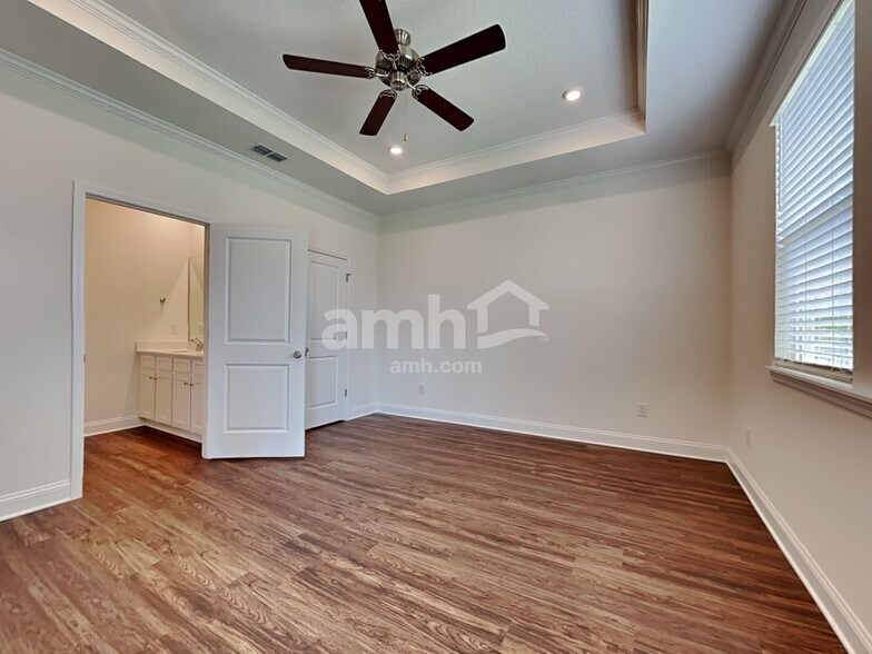 Building Photo - 299 Onate Cir