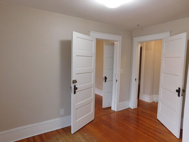 Building Photo - 605 Johnson St