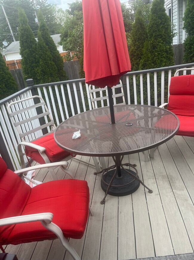 Building Photo - 2118 Elm St