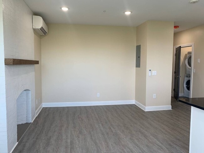 Building Photo - 29 Elk St