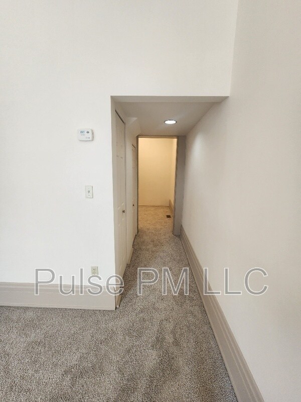 Building Photo - 112 E 5th St