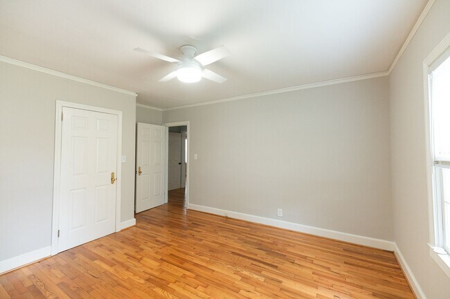 Building Photo - Lovely, Updated 3-Bedroom, 1-Bath Home in Greensboro w/ Fenced Yard
