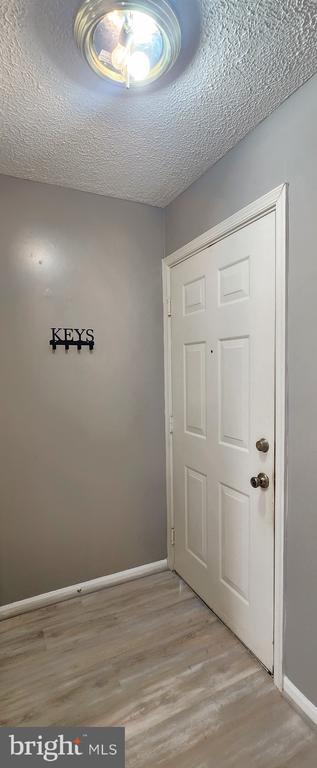 Building Photo - 13 Locust Path Ct