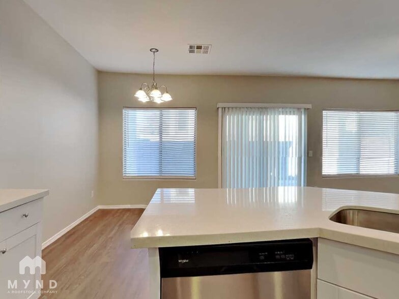 Building Photo - 506 W Gary Way