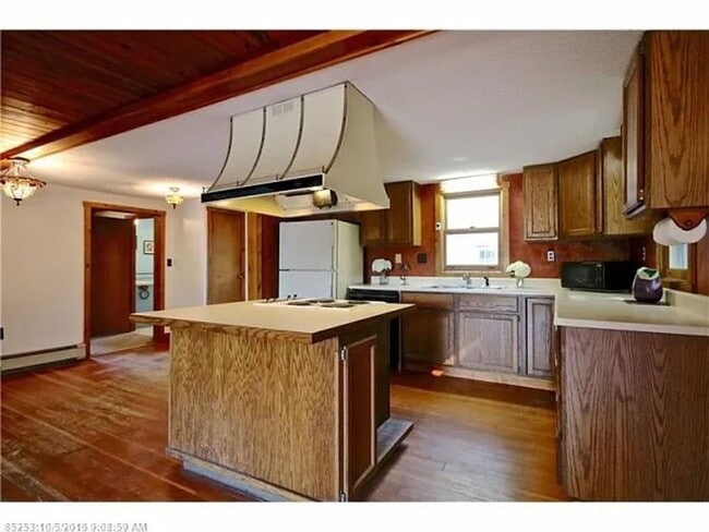 Building Photo - 40 Claman Dr
