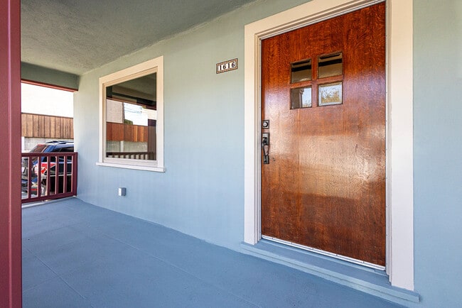 Building Photo - 1616 Bridge St