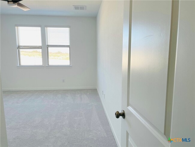 Building Photo - 914 Childress Dr