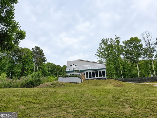 Building Photo - 5589 River Rd