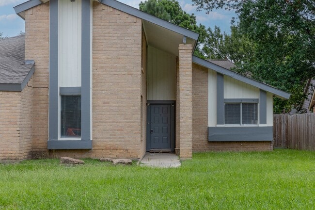 Building Photo - 16830 Spruce Run Dr
