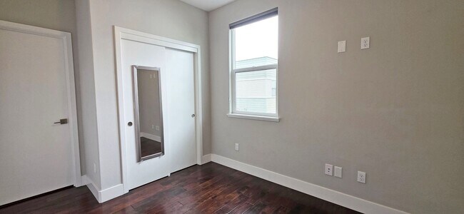 Building Photo - 409 10th St