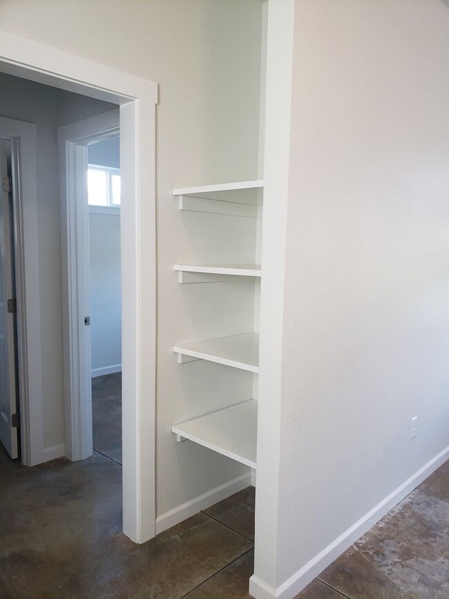 Building Photo - Newer 1 bedroom, 1 bath house in Ashland!!