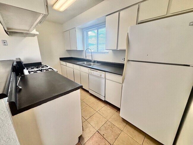 Building Photo - 117-113 General Arnold St NE