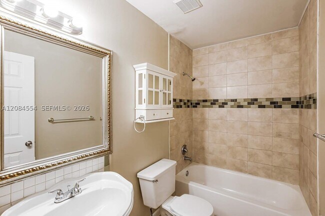 Building Photo - 13995 Langley Pl