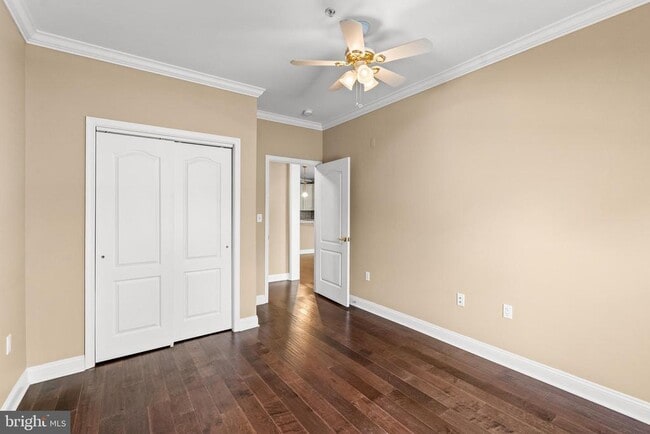 Building Photo - 2022 Crescent Wy