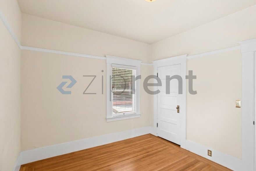 Building Photo - Unit