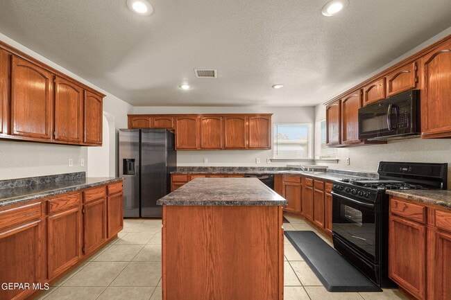 Building Photo - 6121 Byron St