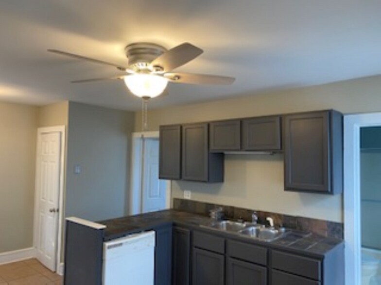 Building Photo - 310 W Scott St