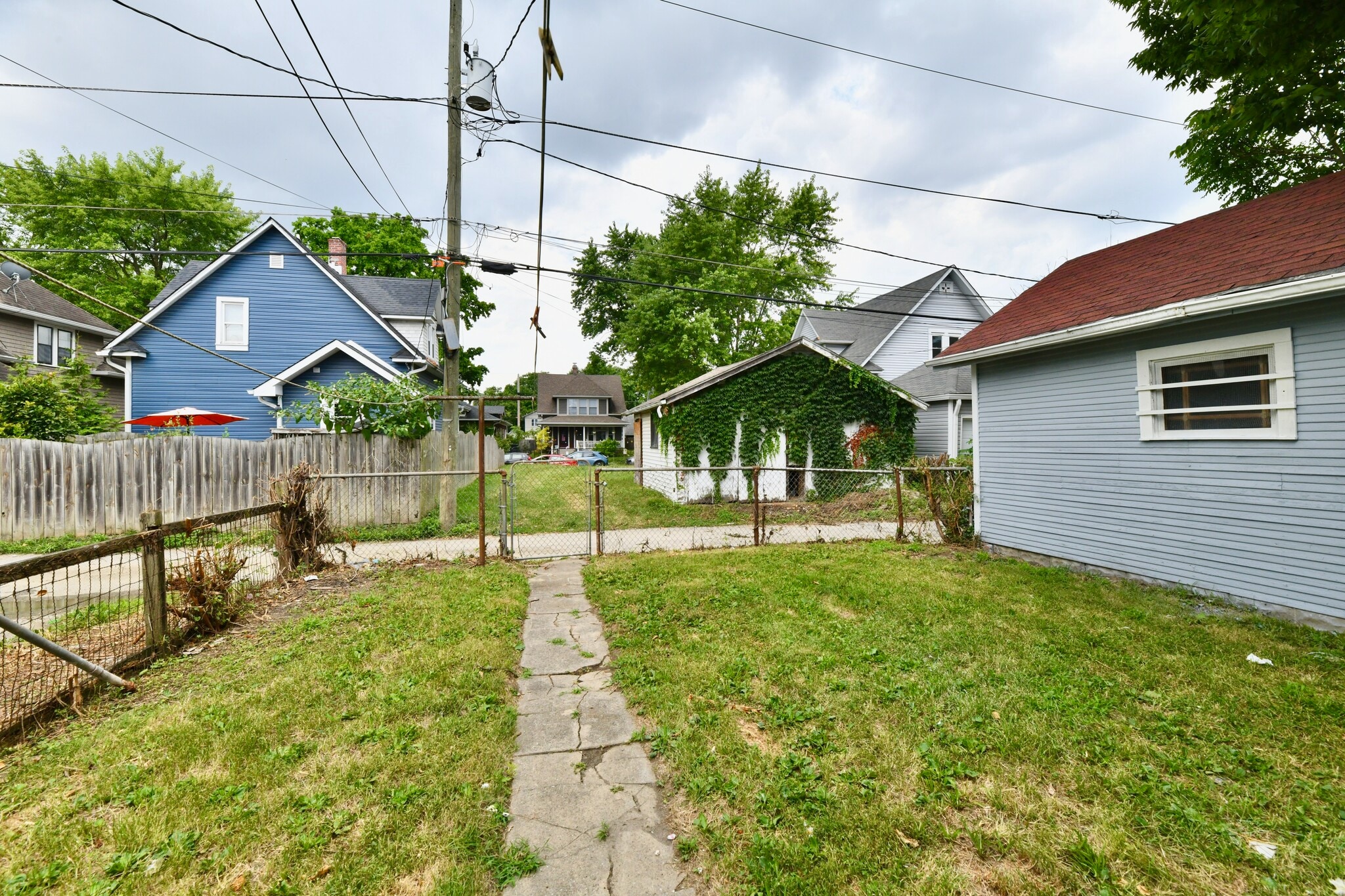 Building Photo - 852 N Rural St