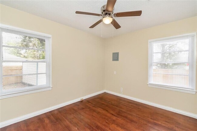 Building Photo - 112 Shell Rd Pl