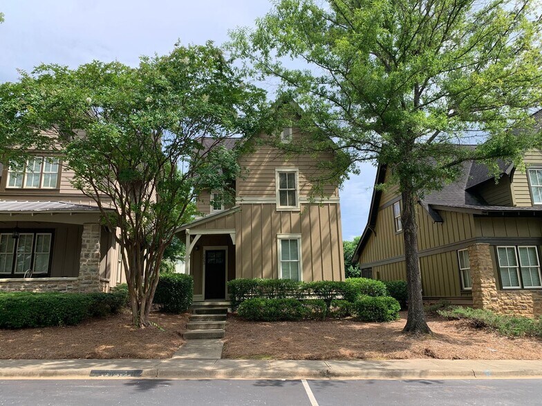 Building Photo - Super Cute Creekside Cottage