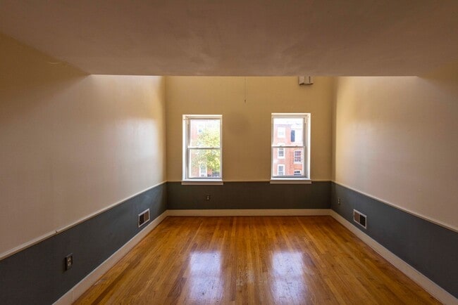 Building Photo - 1037 W Barre St