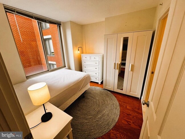 Building Photo - 1220 N Fillmore St