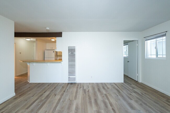 Building Photo - 145 Camarillo- LT