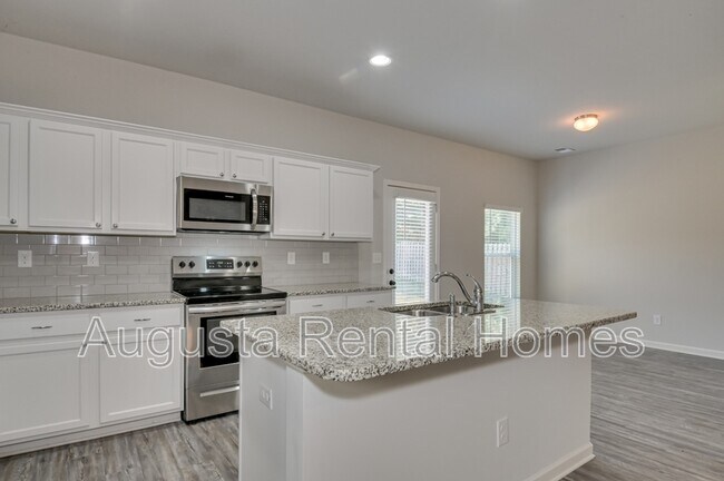 Building Photo - 301 Claudia Dr