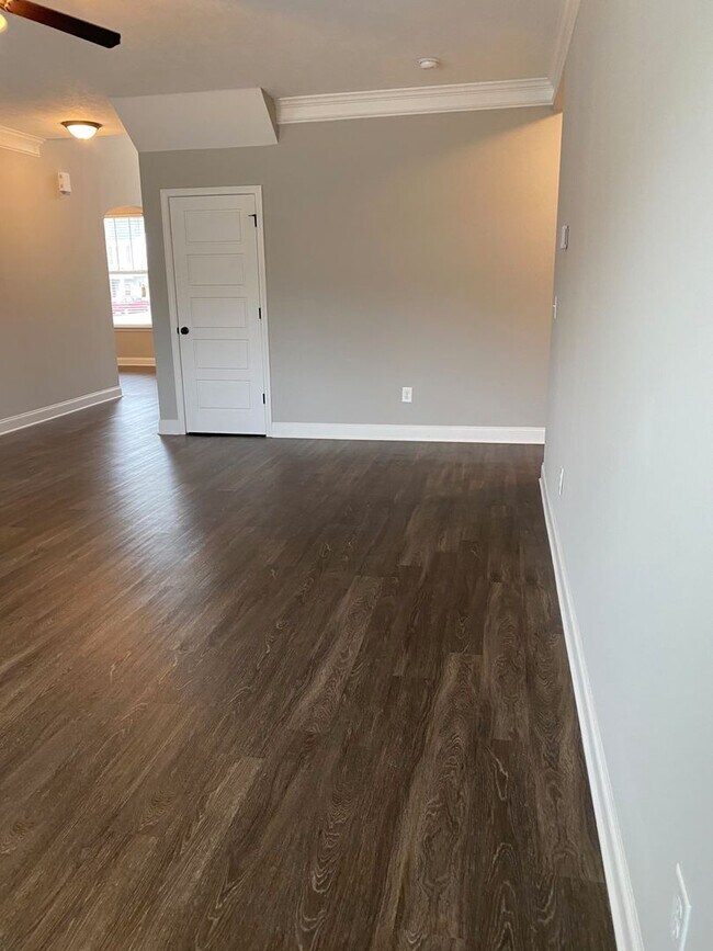 Building Photo - Spacious 5-Bedroom Home with Open Foyer - Move-In Ready! **Close to Fort Gordon, Hospitals, and I...